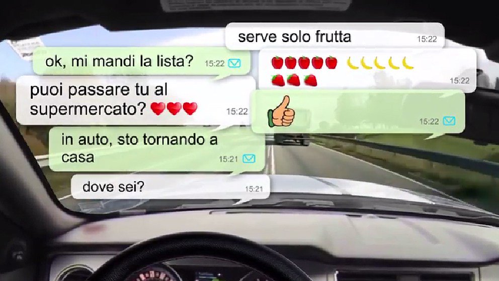 PMTerredargine's tweet photo. #falacosagiusta Usare il cellulare mentre guidi significa perdere di vista la strada e tutto quello che vi può succedere! Chat, selfie, comporre un numero, vuol dire percorrere 300/350 metri di strada al buio.. ne vale la pena? Sei sicuro? E dai #mollastotelefono #guardalastrada https://t.co/BQoaTV0xsn