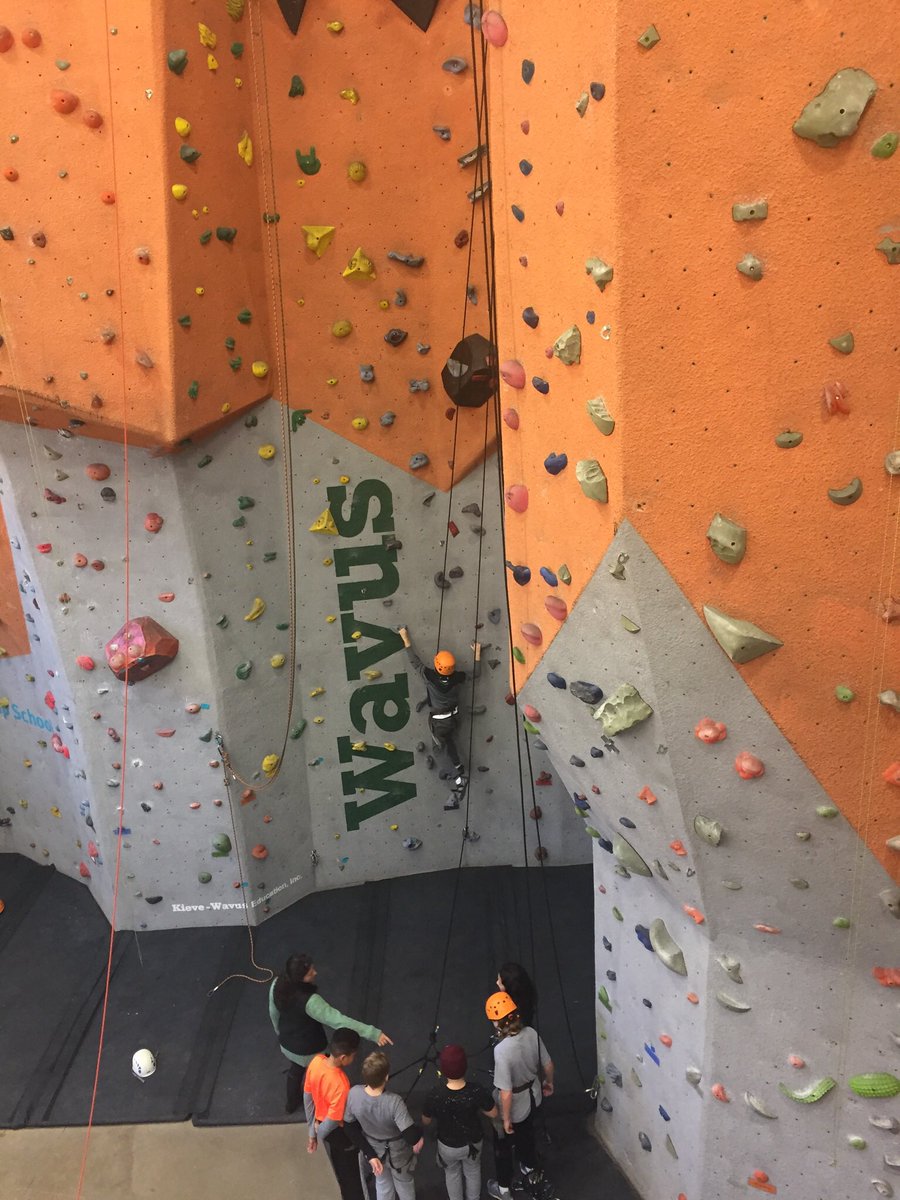 squad6_OOB's tweet photo. Indoor climbing! #oobschools #kieve https://t.co/5lE9AzS91g