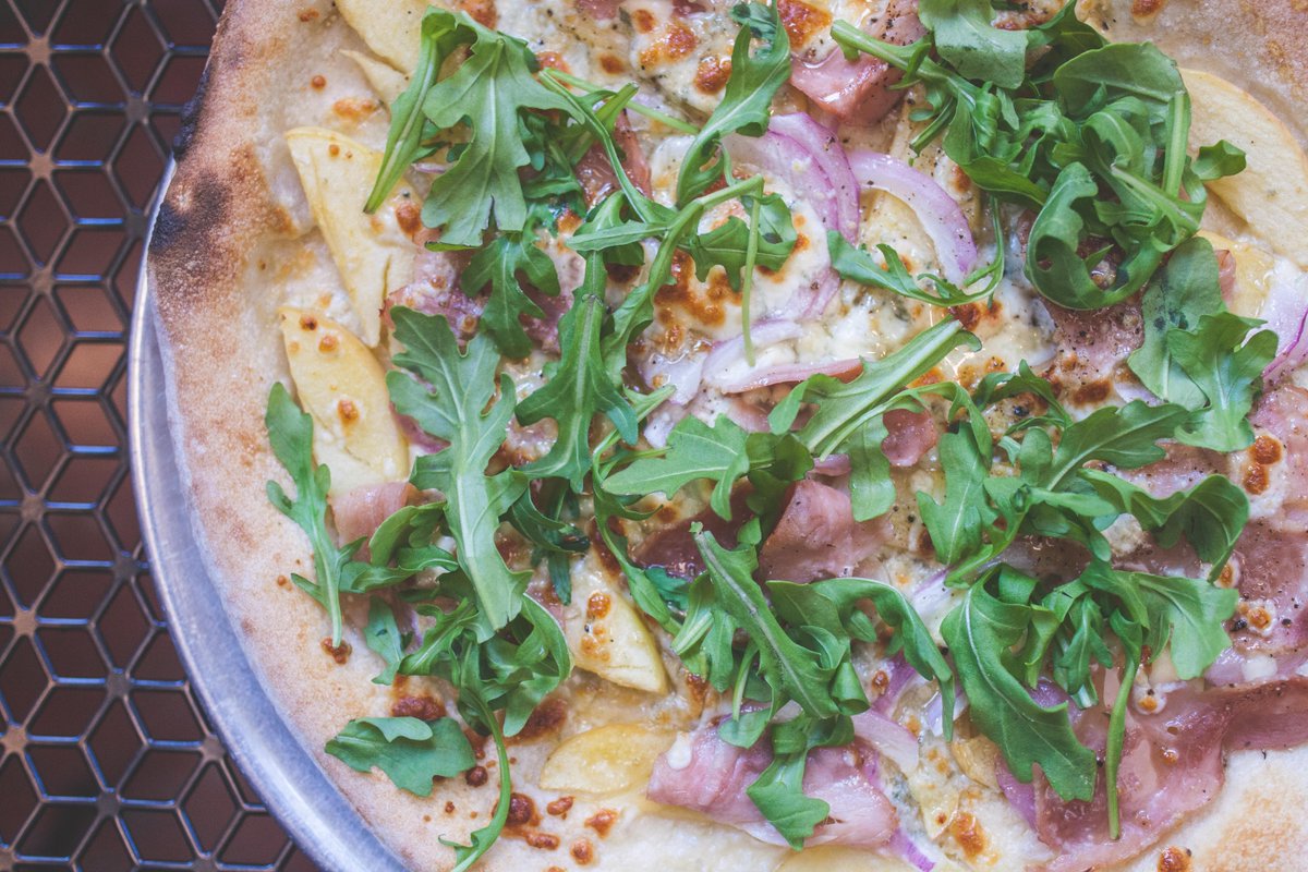 Treat yourself on a Tuesday to one of our specialty Neapolitan pizzas like this prosciutto cotto pizza with apples, arugula &amp; truffle honey!

#bufadpizza #phillypizza #phillyeatsgood