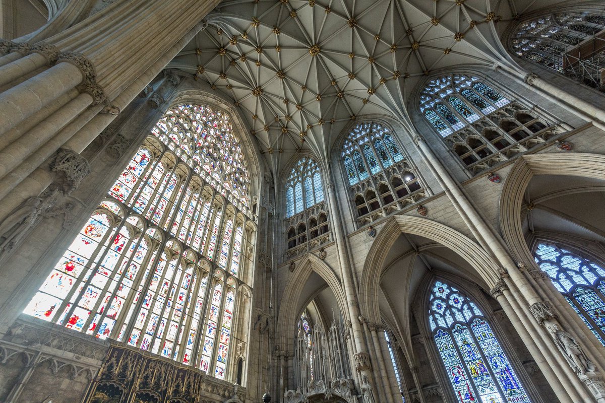 York_Minster's tweet image. 📆 A decade behind 16 miles of scaffold

😮 Largest expanse of medieval glass in the UK

🕔 Up to 180,000 hours conserving 311 panels

🤘UK 1st to use specialist protective UV-resistant glass

Remember to take in the newly-restored Great East Window during your visit  #OnlyInYork