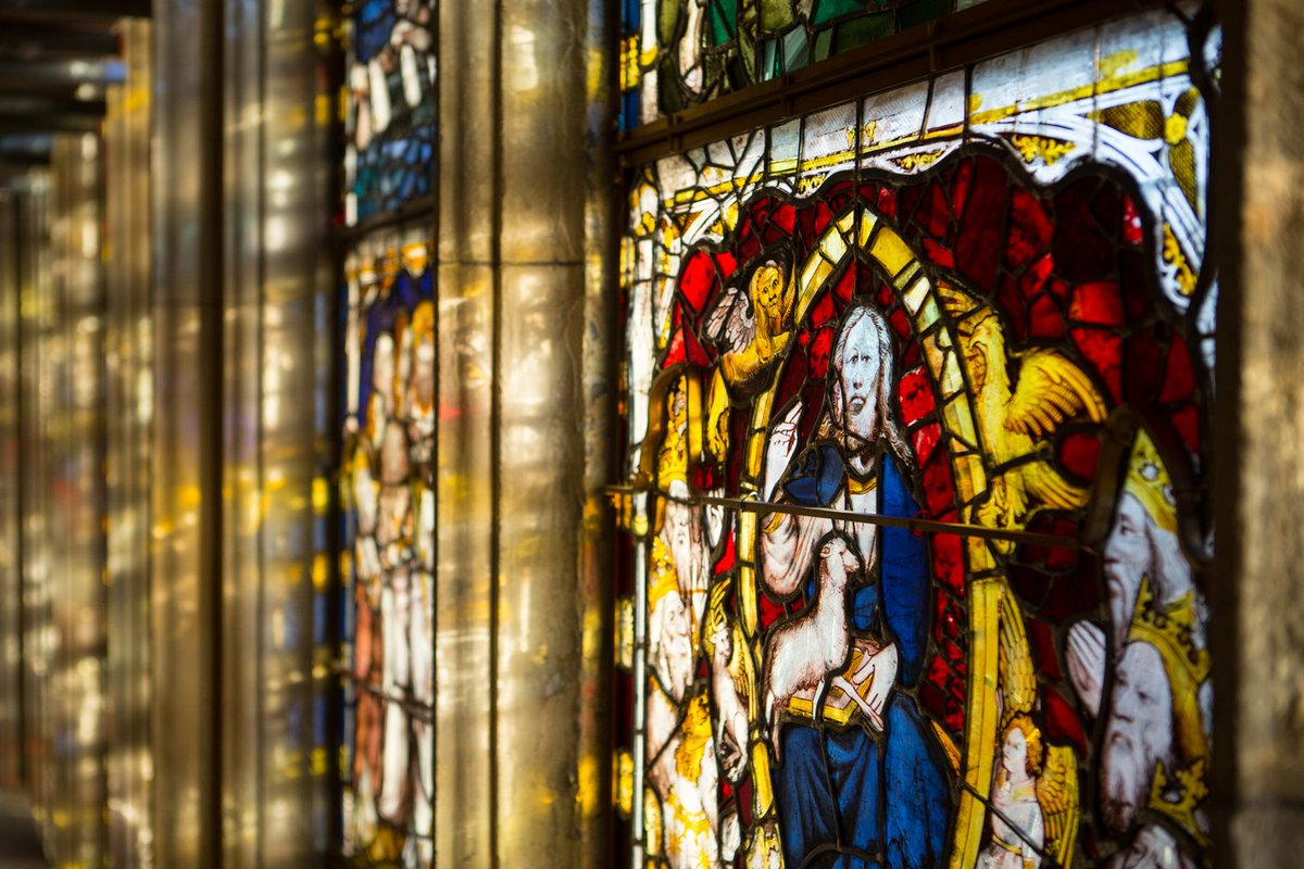 York_Minster's tweet image. 📆 A decade behind 16 miles of scaffold

😮 Largest expanse of medieval glass in the UK

🕔 Up to 180,000 hours conserving 311 panels

🤘UK 1st to use specialist protective UV-resistant glass

Remember to take in the newly-restored Great East Window during your visit  #OnlyInYork