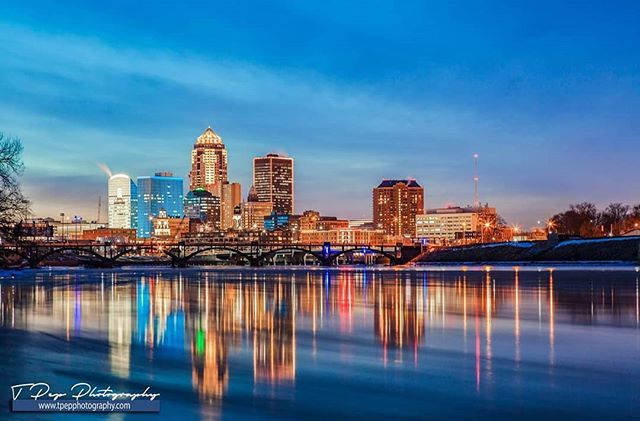 DesMoinesSkylne's tweet photo. Winter is near. Who's ready for it? 
Photo taken from the frozen banks of the Des Moines River .
.
.
.
#desmoinesskyline 
#desmoines 
#desmoinesiowa 
#iowa 
#longexposure
#catchdsm 
#catchdesmoines
#iowaphotographer 
#iowasunset 
#sunset_pics 
#sunsetlov… https://t.co/4XcscaFsIT https://t.co/Rd6cL5UFSL