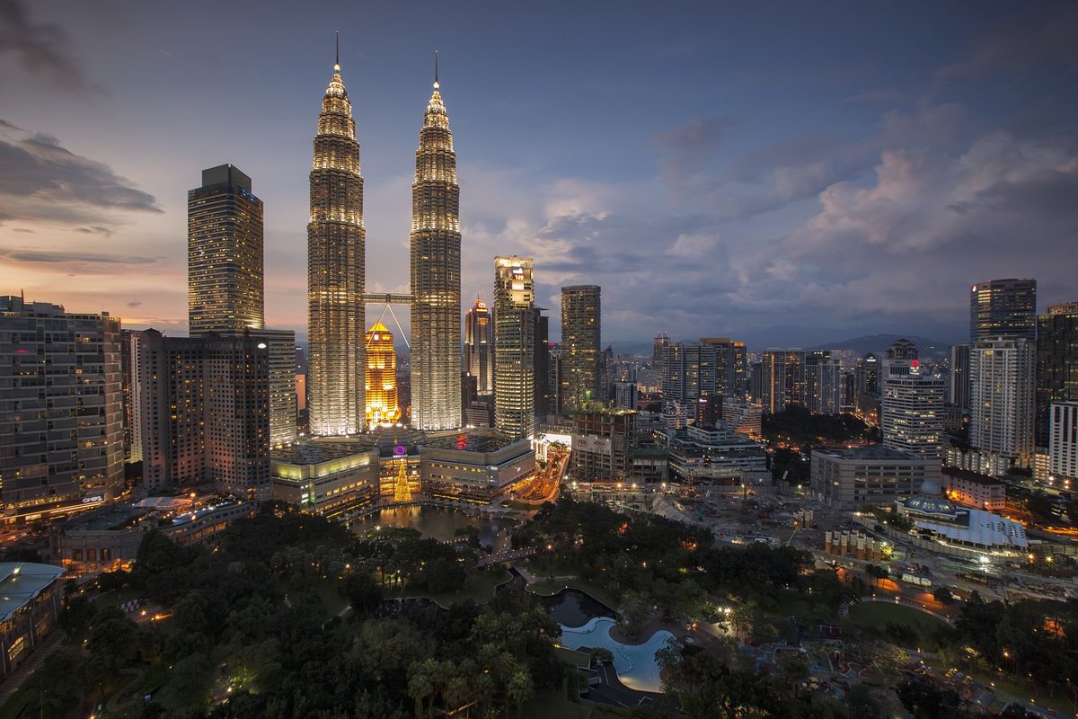 CanTest_PC's tweet photo. Senior Faculty @Gregrubin4 @ProfJonEmery were at this October's World Cancer Congress #2018WCC in Kuala Lumpur. Read more about the lively @CanTest_PC led session 'Models of Health Care for Earlier Diagnosis of Symptomatic Cancer', held on the final day https://t.co/Wr2rGiZNCz https://t.co/EfEnYz2aYu