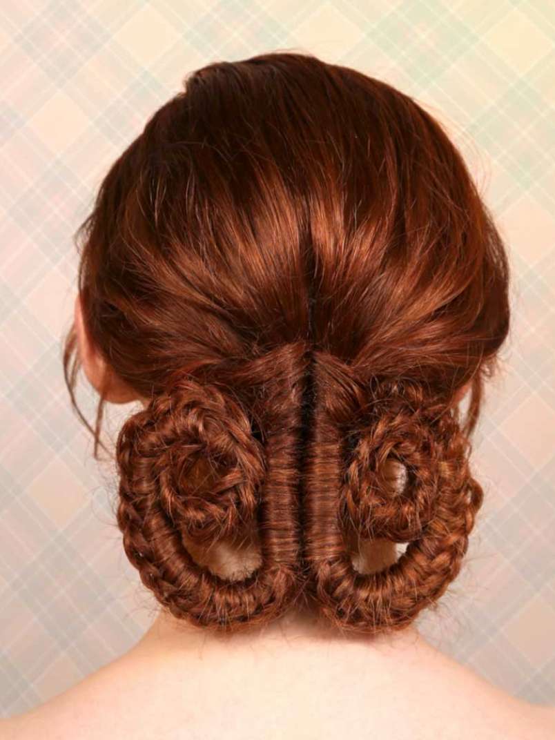 beautymarket_es's tweet photo. Lo último del mago del recogido @PatrickCameron_ 💞 #Heritage Trenzas y tartán, dúo explosivo 💣Colección presentada en @SALONINTERNATI2 #TopLooks #Trend #Trendy #Tendencia 👉 https://t.co/yAcd2Rf2zI https://t.co/2HJPpwyvL0