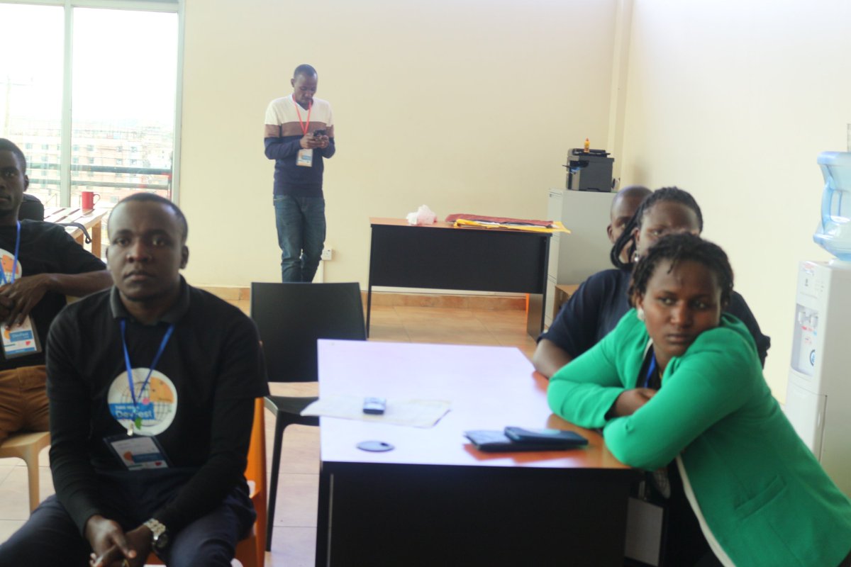gdg_mbarara's tweet image. 4 Days Back we held the DevFest18 at Hive Colab with @dAnbeds  and it was amazing. #DevFest18 #DevFestMbarara #HiveColab