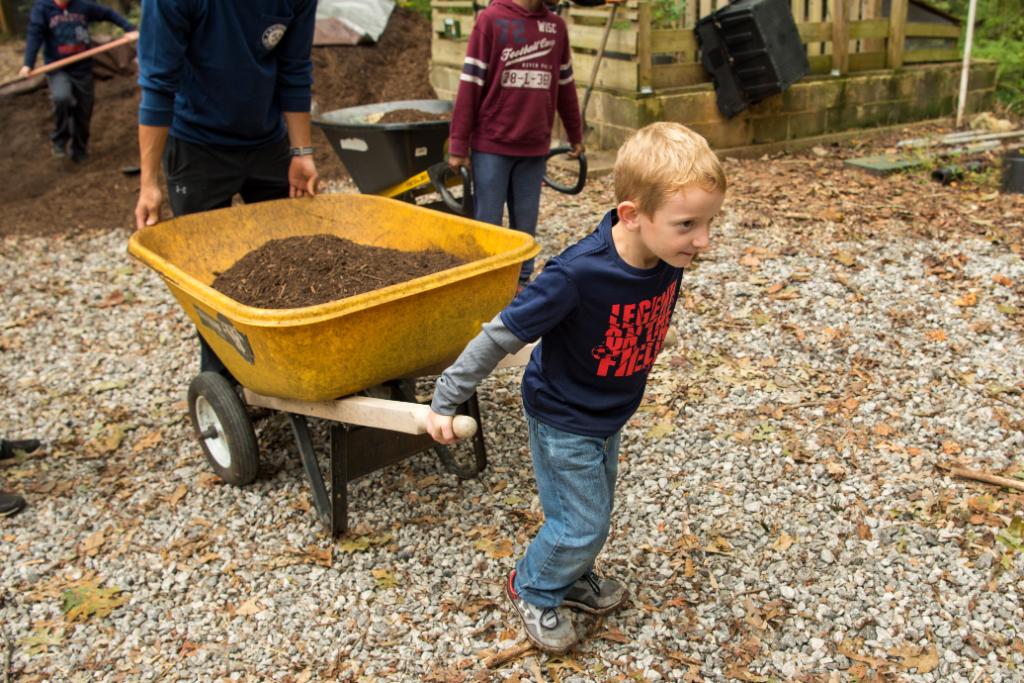 GeorgiaPower's tweet image. Athens Chapter Citizens of Georgia Power members built an outdoor garden at the Athens Zoo in memory of Georgia Power employee and former chapter president, Katie Mobley. Katie, who passed away in April, frequently visited the zoo with her two children. #GAPowerfulService