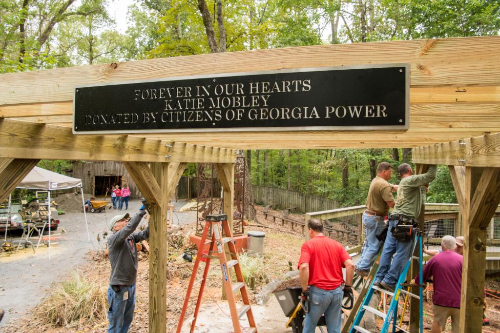 GeorgiaPower's tweet image. Athens Chapter Citizens of Georgia Power members built an outdoor garden at the Athens Zoo in memory of Georgia Power employee and former chapter president, Katie Mobley. Katie, who passed away in April, frequently visited the zoo with her two children. #GAPowerfulService