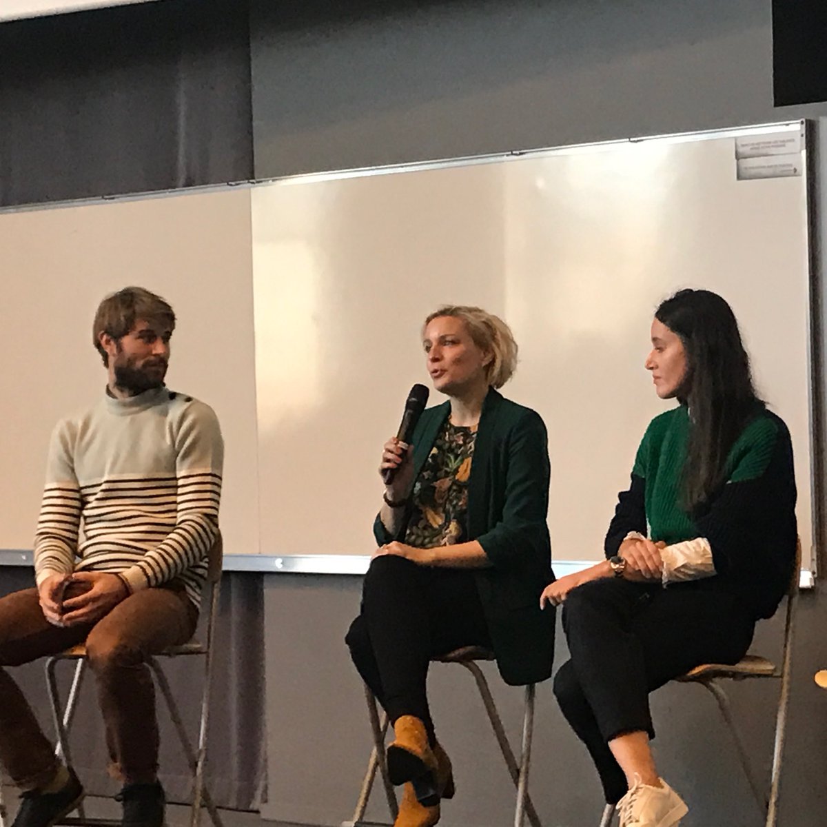 NathalieHosay's tweet photo. Le vert, nouvelle tendance de l'hiver ? @alertealiege @Carole_N #ComVision18 https://t.co/u02NaqbhUC