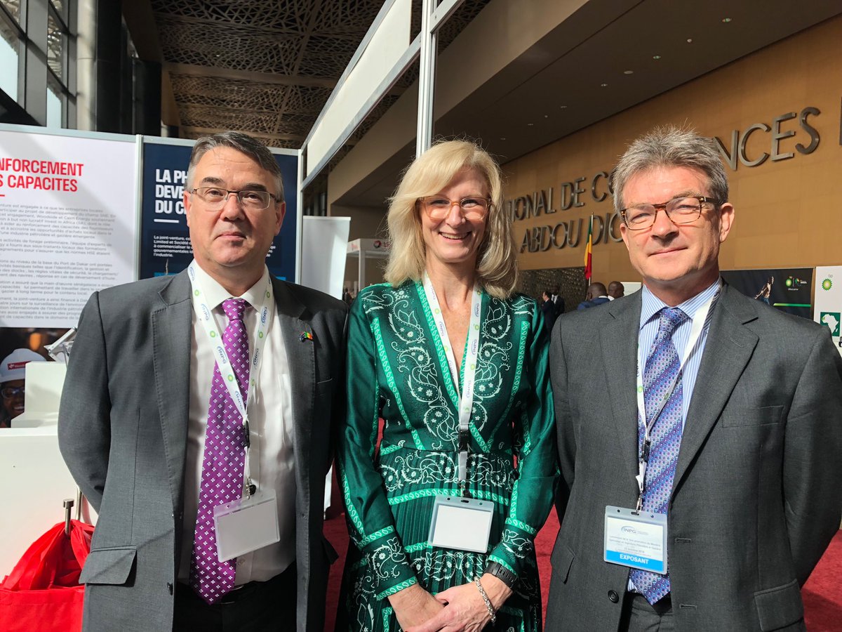 cath_norman's tweet photo. The senior management of Woodside, FAR and Cairn prepare to present to the President of Senegal #FARLimited #Senegal #SNE https://t.co/ePHzHbuMHG