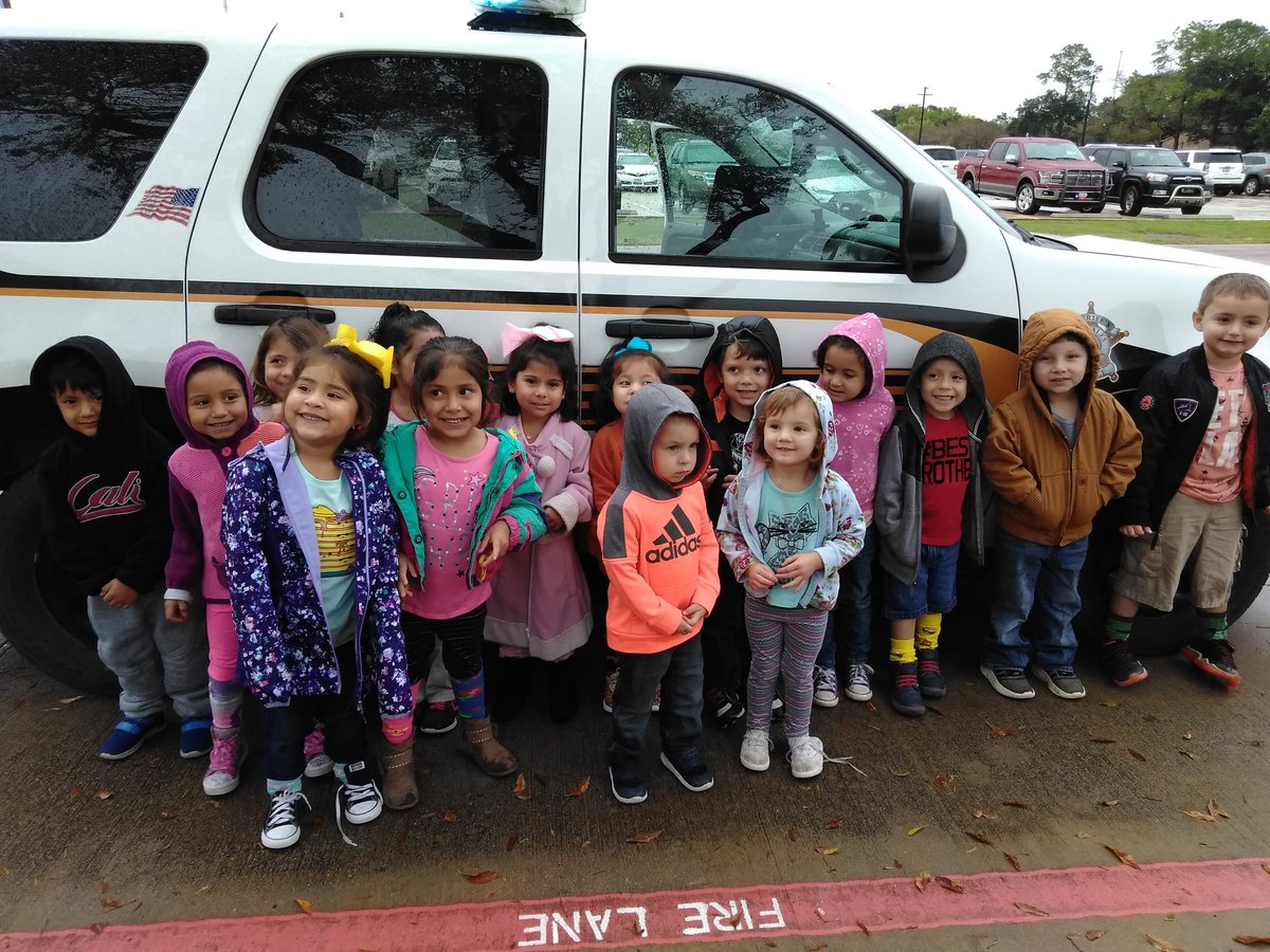 CMartinezNSE's tweet photo. Head Start kids enjoyed the visit from law enforcement for Red Ribbon Week!!  #October18NSE https://t.co/Op5WBVhHMM