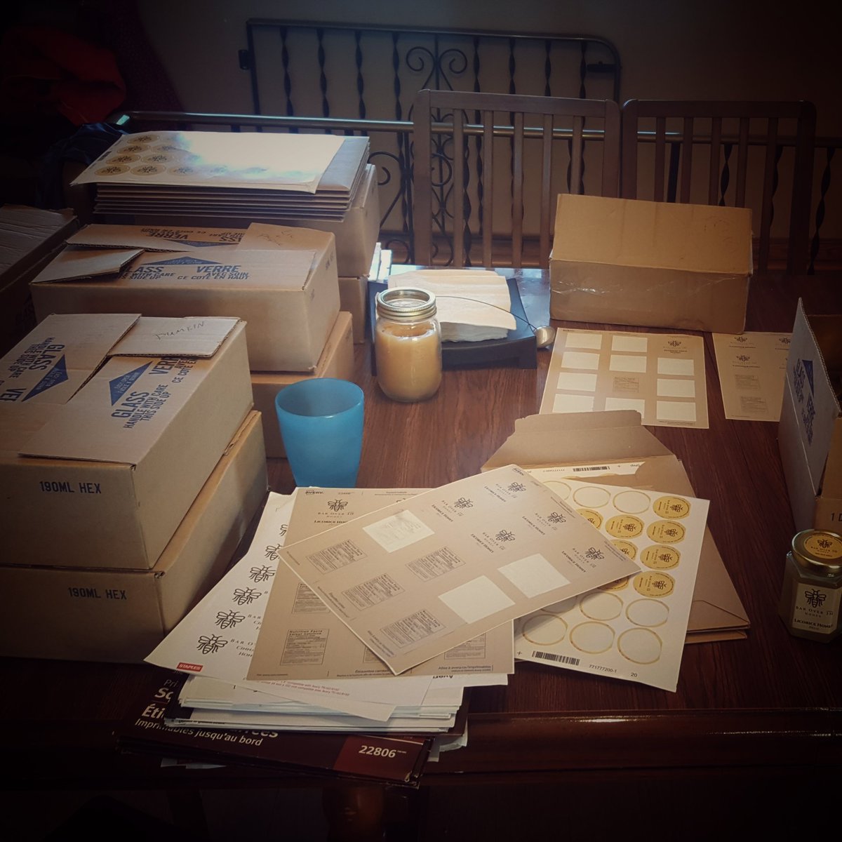 JulieAnneHowe's tweet photo. This kitchen table.
Feeds our family.
Is our gathering place for friends & business partners.
Is the spot for our board meetings .
Is homework central.
Is my labelling central for my honey.
If only this table could speak...
#ourfoodhasastory #lovesaskfood #lovesaskfarms https://t.co/ke8Kf6WNDH