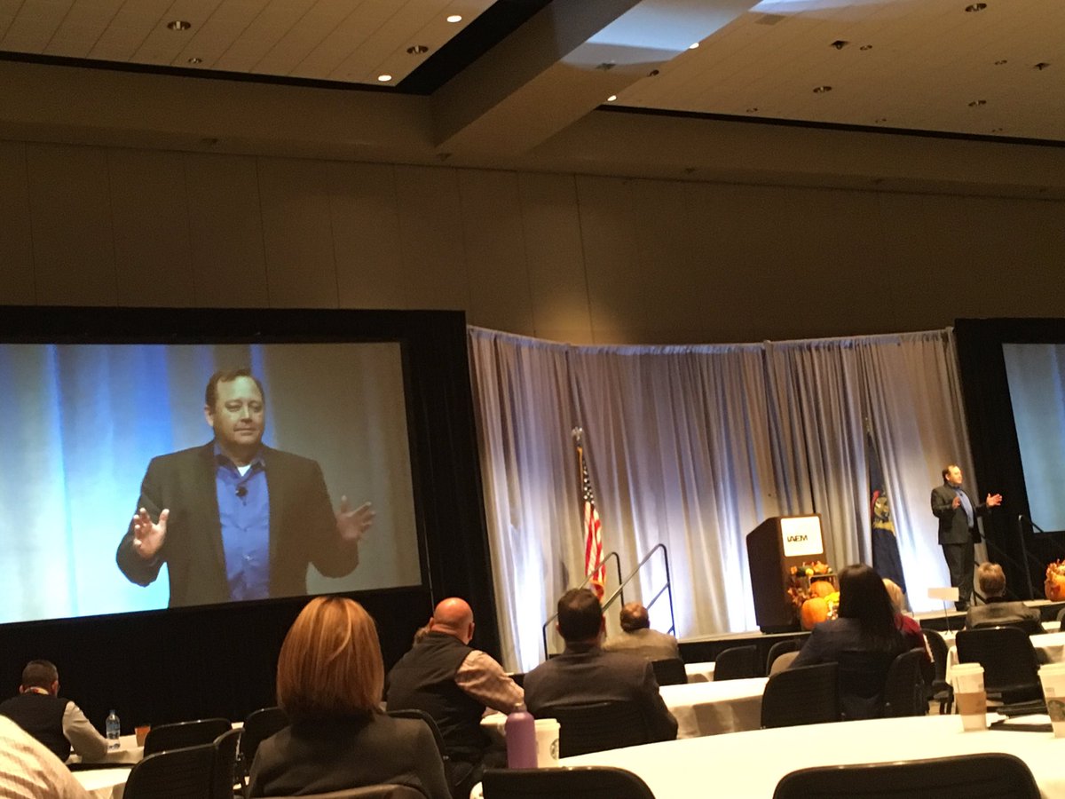 WeAreIDSS's tweet photo. “Its not your responsibility to know my language! It’s mine to know yours.” - John Ogren #NWS Chief Learning Officer on Becoming Multi-lingual: Quit Talking Like Such a Meteorologist!! :-) #IAEM18 #NWSIDSS https://t.co/wh7zbrESHU