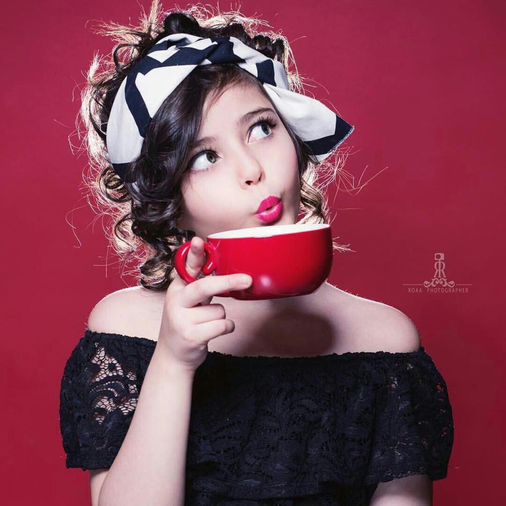 الي يتابعني علـــى الراس من فوق
عساه في حسابي من الشعر مسرور

والي يصد عنــــي له الشكر مرفوق  
حضوره يشرف ولــــــو غاب معذور❤️💫😍💋