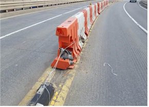 #성남시 #중원구건설과 #중앙PE방호벽
순환로 중원육교 중앙PE방호벽이탈정비 완료하였습니다.