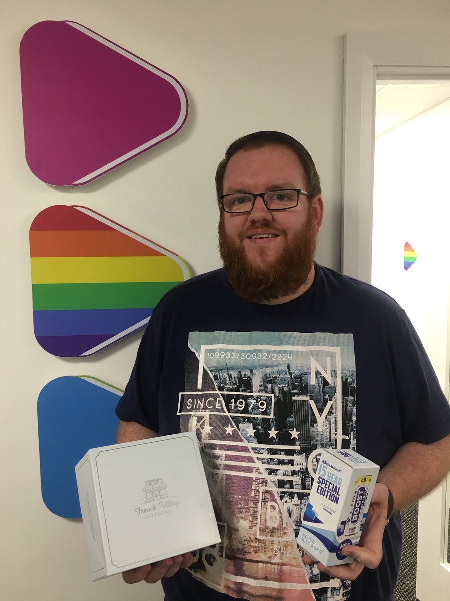 This Special delivery put a smile on <a href="/ShanePearce/">Shane Pearce (ATSUS)</a> face just in time for lunch  🍰 
#15YearsAGiant #boostdrinks #celebrating