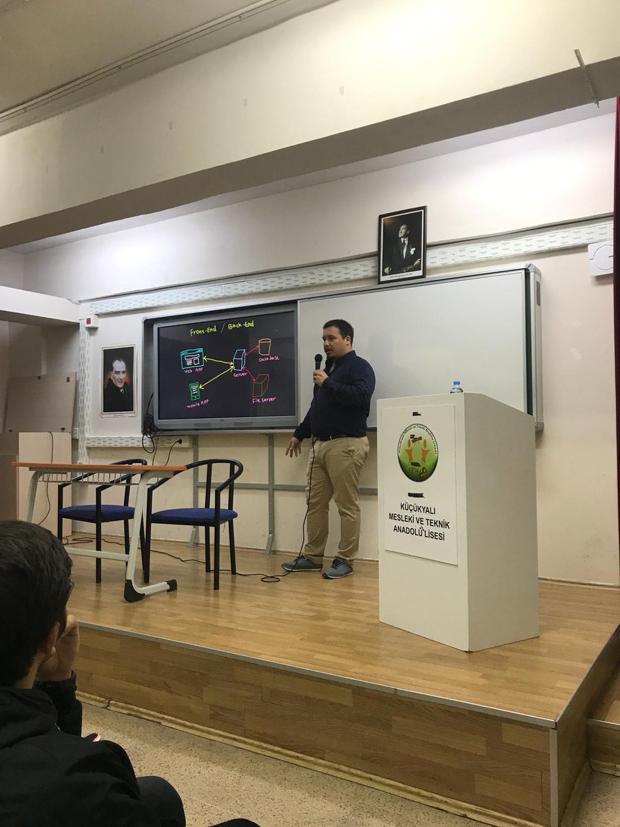 ArmutEng's tweet image. Yazılım direktörümüz @denizirgin kodlama haftası kapsamında, öğrencilere "Bilgisayar ve yazılımın özet tarihi ve günümüzde yazılım" konusunda bir sunum yaptı. #CodeWeek #codeweekTR #kodlama @CodeWeekEU