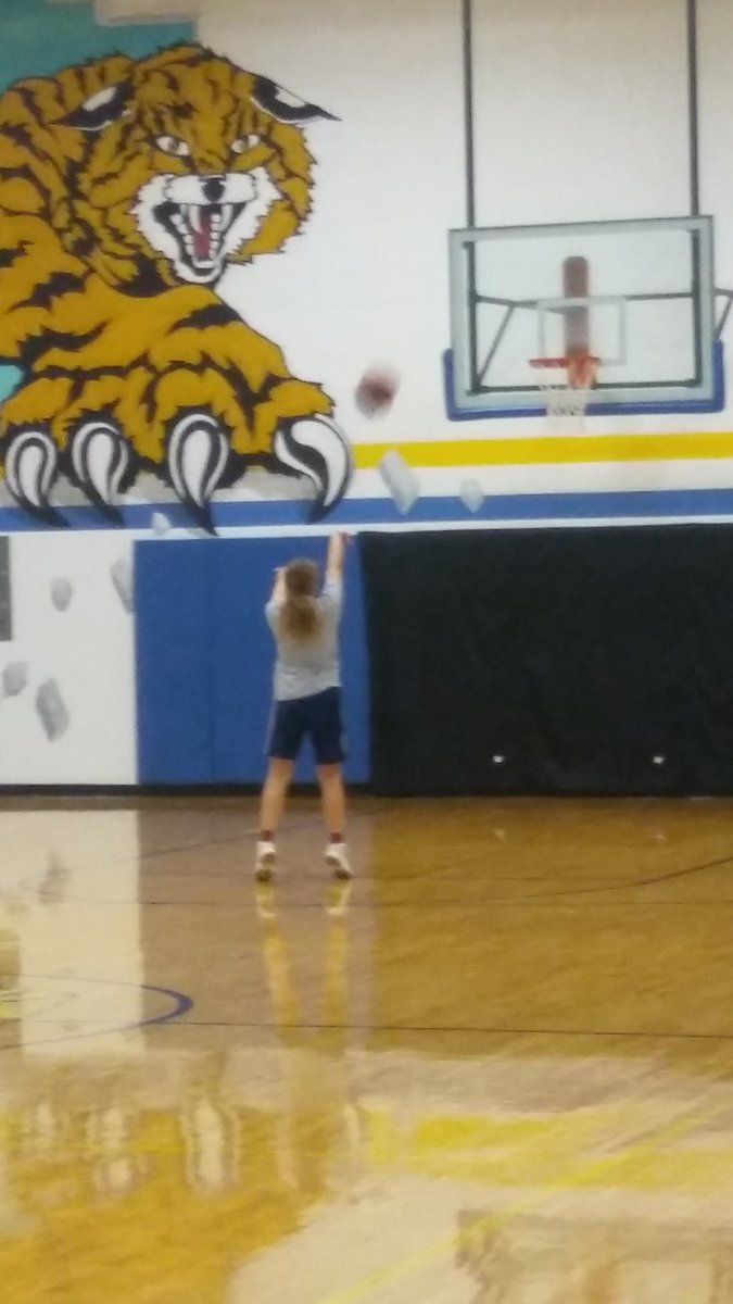 jhladycats's tweet photo. My view from the weight room at 530am...made 50 3s and 25 free throws before 6am...couldn't be more proud of her work ethic! #lifisball #moinsanity #justworkhard @Savana_Tierre @MissouriInsani1 @kimberling4427 @BBallOptions @EvangelWBB @CoachTRobbins @PioneerTeams @CoachJacie https://t.co/hjbC08gqe6