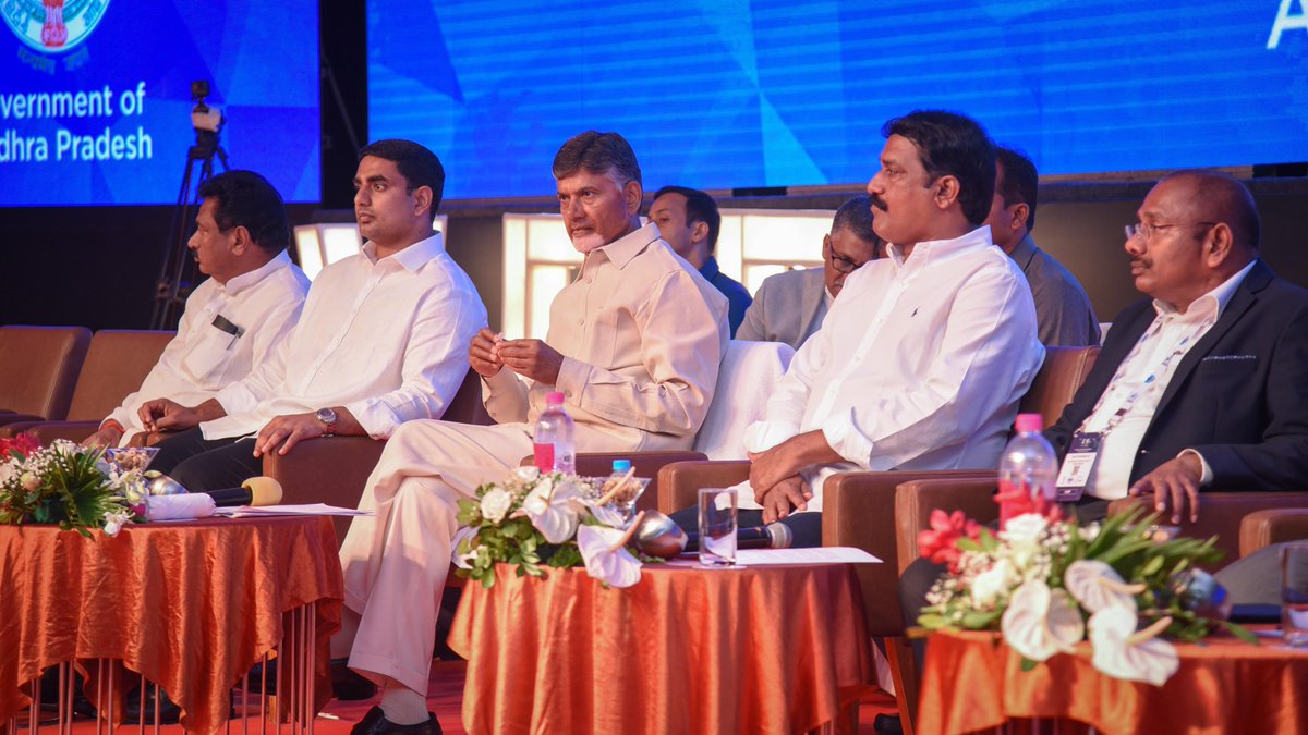 ncbn's tweet photo. స్టార్టప్ కంపేనీలలాగే మన రాష్ట్రమూ ఎన్నో సంక్షోభాలను ఎదుర్కోంటూ ఎదుగుతోంది. ఆధునిక సాంకేతికతను అందిపుచ్చుకుని ఆర్టీజీఎస్ ద్వారా పాలనలో అద్భుతాలు సృష్టిస్తోంది. ఇలాంటి తరుణంలో ఔత్సాహిక పారిశ్రామిక వేత్తలు భాగస్వాములైతే ప్రపంచ స్థాయిలో ఏపీ నెంబర్ 1 అవుతుంది. https://t.co/jdrPNbaFta