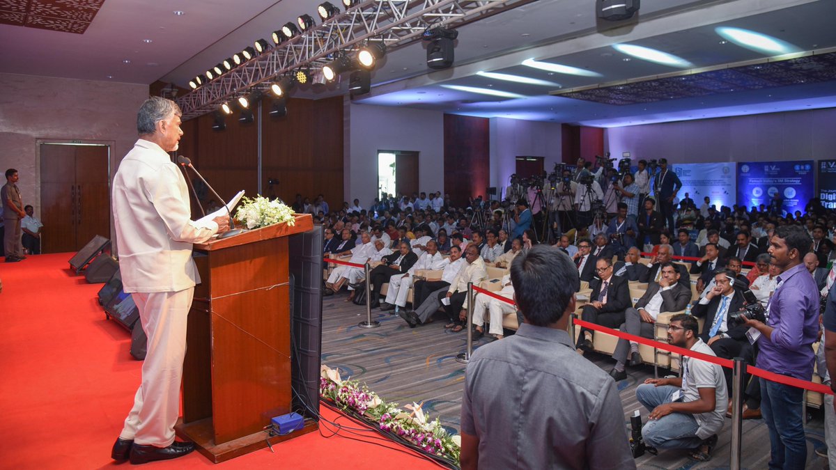 ncbn's tweet photo. స్టార్టప్ కంపేనీలలాగే మన రాష్ట్రమూ ఎన్నో సంక్షోభాలను ఎదుర్కోంటూ ఎదుగుతోంది. ఆధునిక సాంకేతికతను అందిపుచ్చుకుని ఆర్టీజీఎస్ ద్వారా పాలనలో అద్భుతాలు సృష్టిస్తోంది. ఇలాంటి తరుణంలో ఔత్సాహిక పారిశ్రామిక వేత్తలు భాగస్వాములైతే ప్రపంచ స్థాయిలో ఏపీ నెంబర్ 1 అవుతుంది. https://t.co/jdrPNbaFta