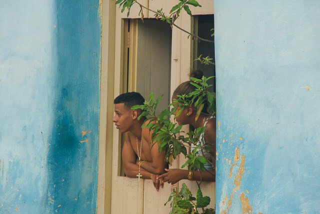 Onlookers at the Fiesta de #SanJuan in #Cuba ailishinwonderland.com/2018/04/06/san…