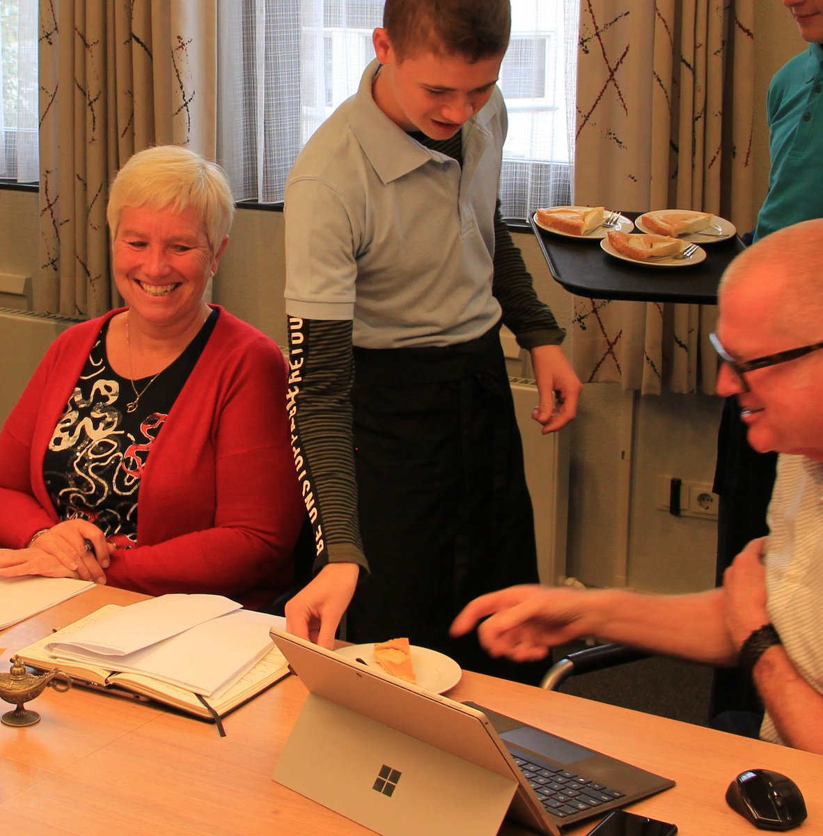 Gemeente Someren biedt jongeren van het praktijkonderwijs Varendonck een werkervaringsplek om de afstand tot de arbeidsmarkt te verkleinen. Zo wil zij als sociaal ondernemer een voorbeeld en inspiratiebron zijn voor andere ondernemers. Alles voor een inclusieve samenleving.