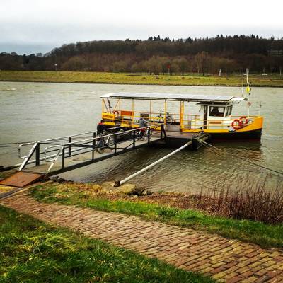 dgbetuwe's tweet photo. Drielse veer vaart weer op het winterschema https://t.co/gxk2MMG5Wd https://t.co/35vM8k7jc3
