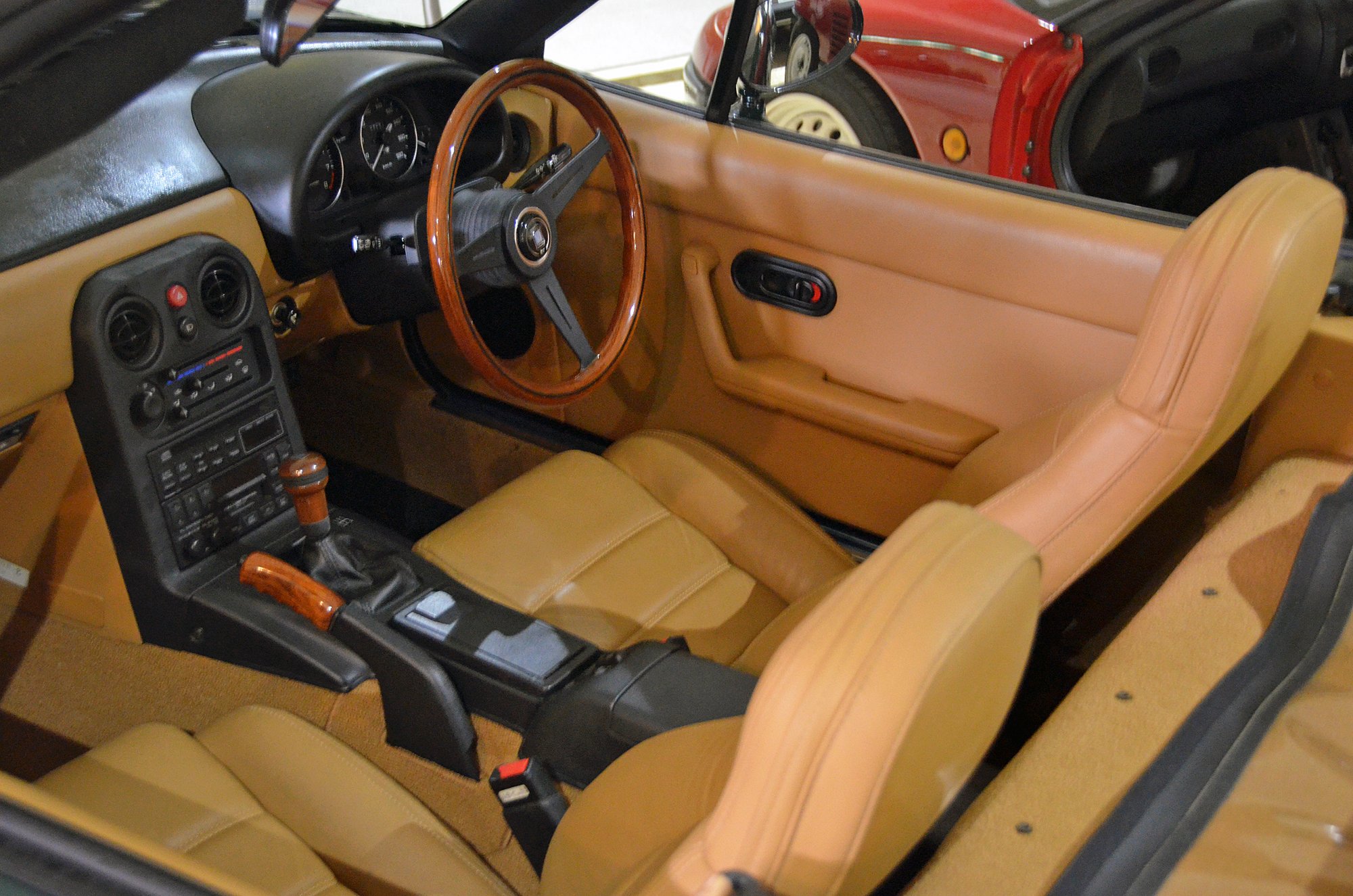 ট ইট র Maxxam 日本自動車博物館 ユーノス ロードスター Vスペシャル Naロードスターもすっかりネオクラシックカーですね これはナルディ製ウッドステアリング ウッドシフトノブ ウッドサイドブレーキやタンカラーの内装などを装備したvスペシャル