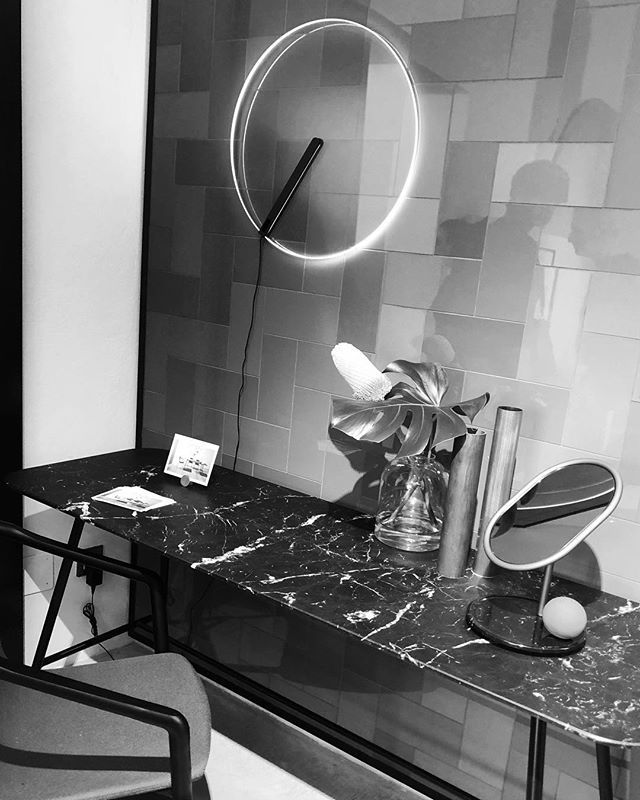 ArchPaoloFarina's tweet photo. Led wall lamp — Guise collection by Stefan Diez for Vibia #archiproducts_milano #archiproducts #archilovers #interiordesign #interiordetails #architecturallightingdesigners #vibia #lightdesign https://t.co/Qz8aYWBCXf https://t.co/AAJF5bTM02
