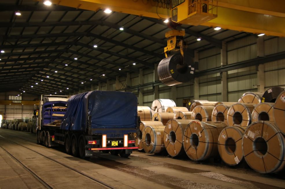 DBCargoUK's tweet image. 1 day to go! Today’s Key Fact: Our new logistics centre has 4 cranes with a 30 tonne load capacity. The site also allows for direct rail-to-road loading and has double skin insulation. #teamred #countdowntowolverhampton #keyfacts #didyouknow #DBCUK