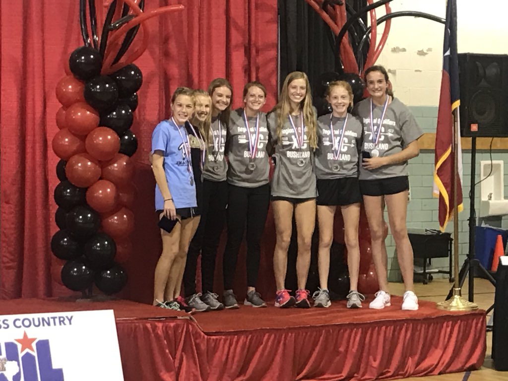 coachlane_'s tweet photo. Look at my girls 🤟🏻🏃🏼‍♀️
#regionalrunnerup #STATE https://t.co/ZEiqD4Tjqw