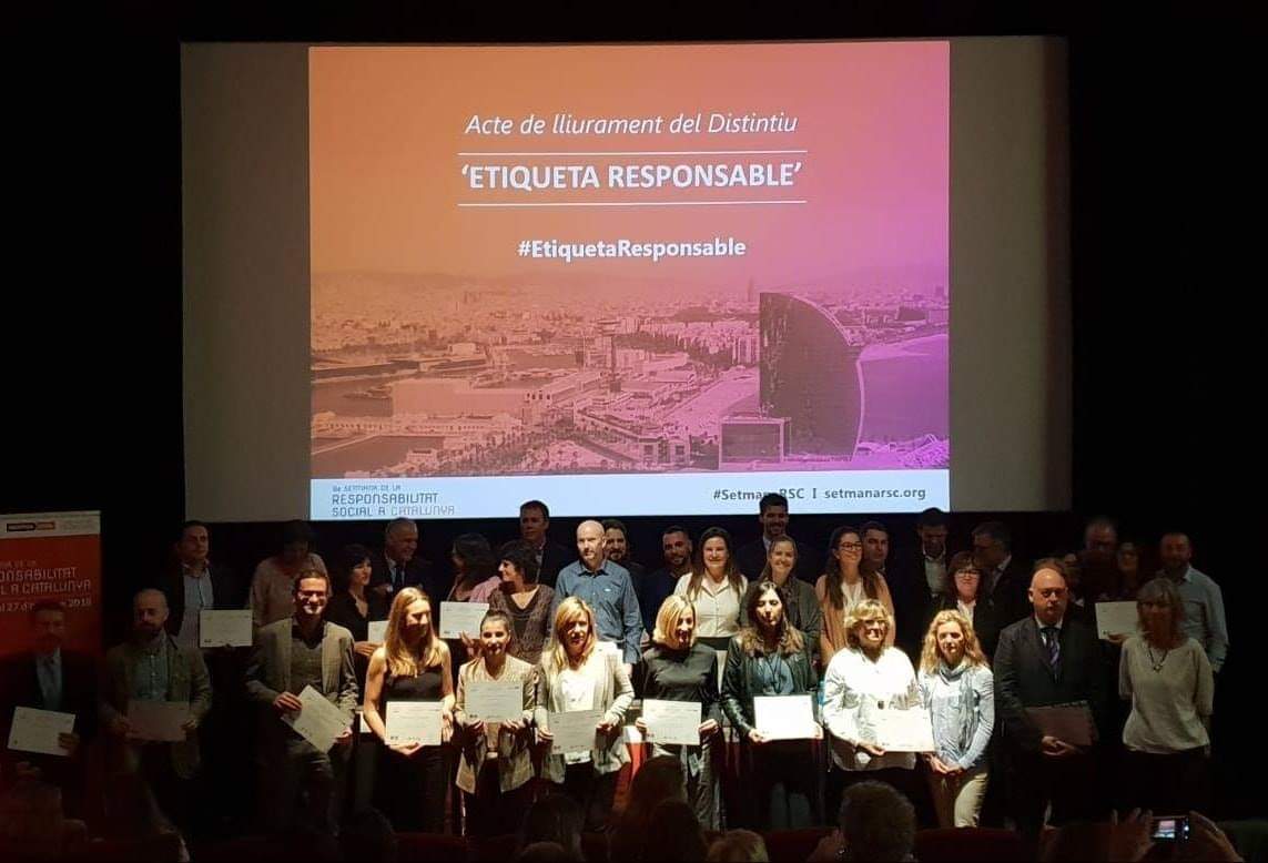 cavallcartroedu's tweet photo. Ens fa il·lusió haver recollit avui el distintiu #EtiquetaResponsable en el curs de la Setmana de la Responsabilitat Social a Catalunya.
Un any més, ens refermem en el compromís de contribuir a fer un entorn millor social i ambientalment.
#SetmanaRSC #ComparteixRSC @SetmanaRSC https://t.co/kmVuMhSqEA
