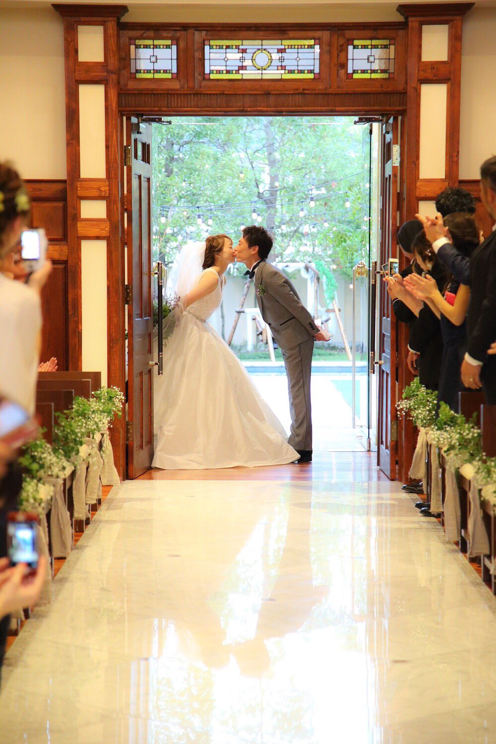重岡直翔 しげ 結婚式場の支配人 Twitterren クロージングキス 挙式の退場後に扉が閉まる瞬間にキスをする演出です 挙式 中の誓いのキスとはまた違った印象のクロージングキスはオススメ演出です おふたりらしさも感じてもらえます ミエルココン 結婚式 重岡直翔 しげ 結婚式場の支配人 Twitterren クロージングキス 挙式の退場後に扉が閉まる瞬間にキスをする演出です 挙式 中の誓いのキスとはまた違った印象のクロージングキスはオススメ演出です おふたりらしさも感じてもらえます ミエルココン 結婚式