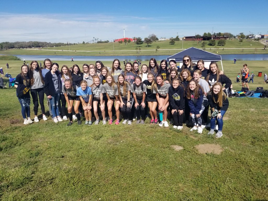 coachlane_'s tweet photo. shout out to my girls @kjanepatt and @ToriBlankinship for bringing their teams to cheer on my kids while they do their thing. 

That’s the definition of #family. 🤟🏻
#413 https://t.co/xjfNcOw687