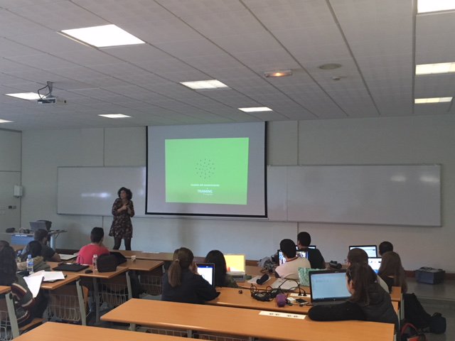 grupo_ssi's tweet photo. Participamos en la asignatura “#Envejecimiento” del Grado de Ingeniería Biomédica de @MUnibertsitatea , compartiendo con el alumnado la experiencia de #GrupoSSI, su estrategia de digitalización, y los proyectos de I+D con base tecnológica de #HomeCareLab – con  @itziar_alvarezl https://t.co/Awq38PKkJ7