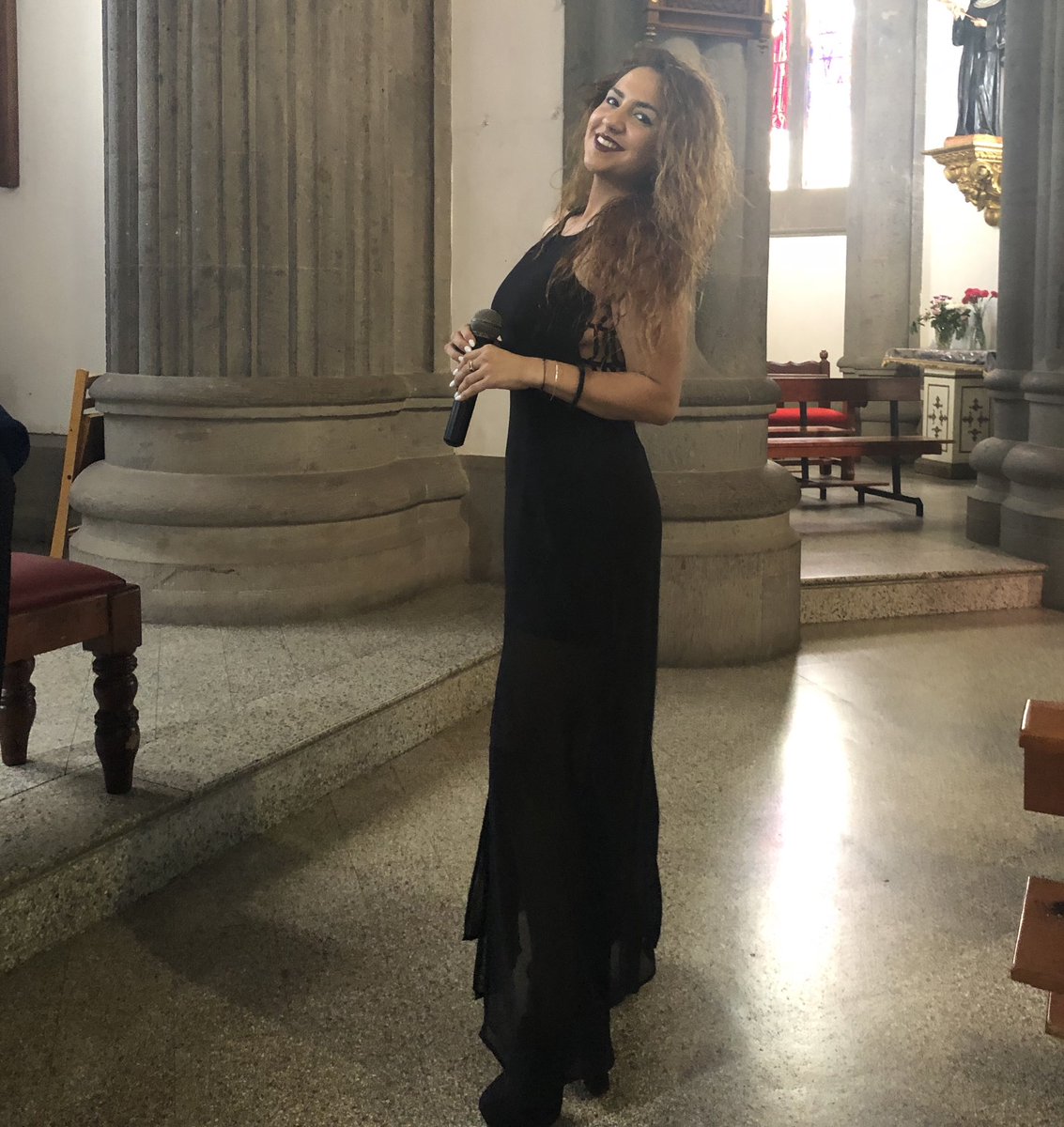 Estoy en un momento de mi vida que no quiero entrar en el 🖤 de nadie, con entrar en mi ropa es suficiente!!
