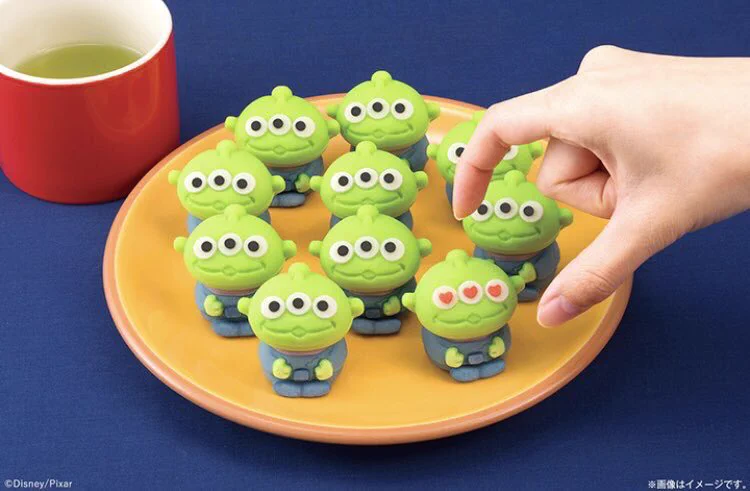 わぉｗｗこれなんだと思います？？映え映えなリトルグリーンメンｗｗこちら食べ物です！！和菓子ですってｗｗ