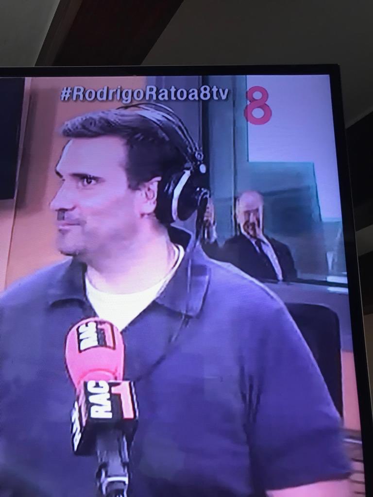 GloriaPau1's tweet photo. #RodrigoRatoa8tv  Una abraçada https://t.co/m1NM806TB5
