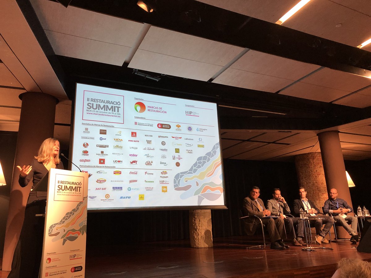 evaballarin's tweet photo. Pienso que el boom de la #plantbasedfood llegará cuando los productos estén en las estanterías de los supermercados y cuando empiecen a manejarlos cociner@s de referencia #MdRSummit18 #RestauracioSummit @MdRestauracion @expohip @RestauracioBCN @ReimagineFood https://t.co/WkwGqsZRMM