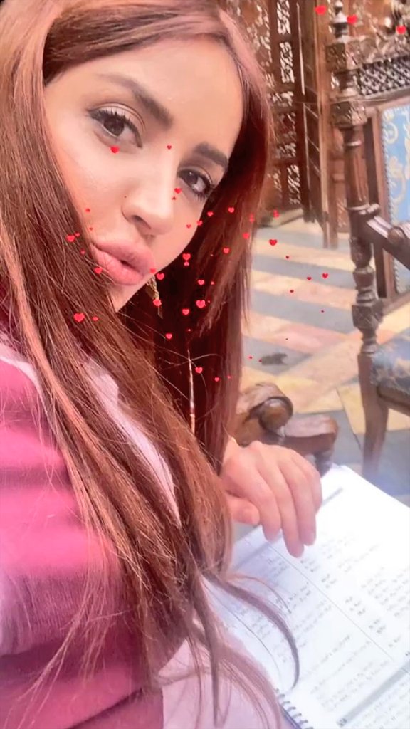 DMrabat's tweet photo. الفنانة #جانيار_حسن 
كواليس مسلسل #شوارع_الشام_العتيقة 
#رمضان_2019 https://t.co/qkBDzStCcp