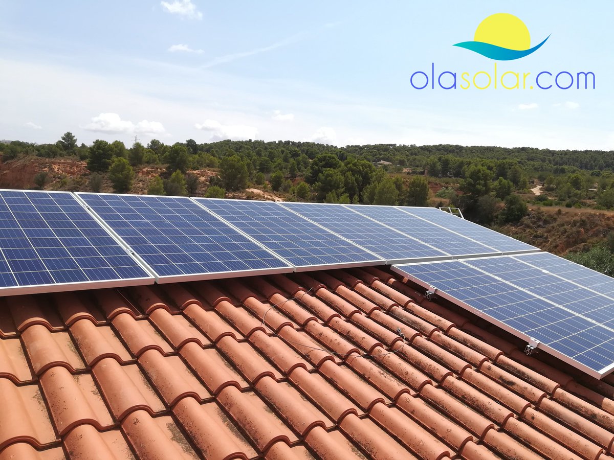 solar_ola's tweet photo. La revolución solar ha llegado para quedarse 2.4/1.6 kWp, ¡dos tejados menos! 💪🌞🔌 https://t.co/FjqE2jmr89