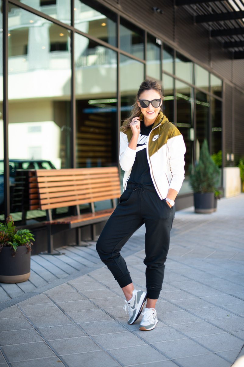 Sharing my go-to Fall Athleisure Uniform today on the blog with <a href="/eBay/">eBay</a> #ad #eBayStyle #eBayFashion styleyoursenses.com/fall-athleisur…