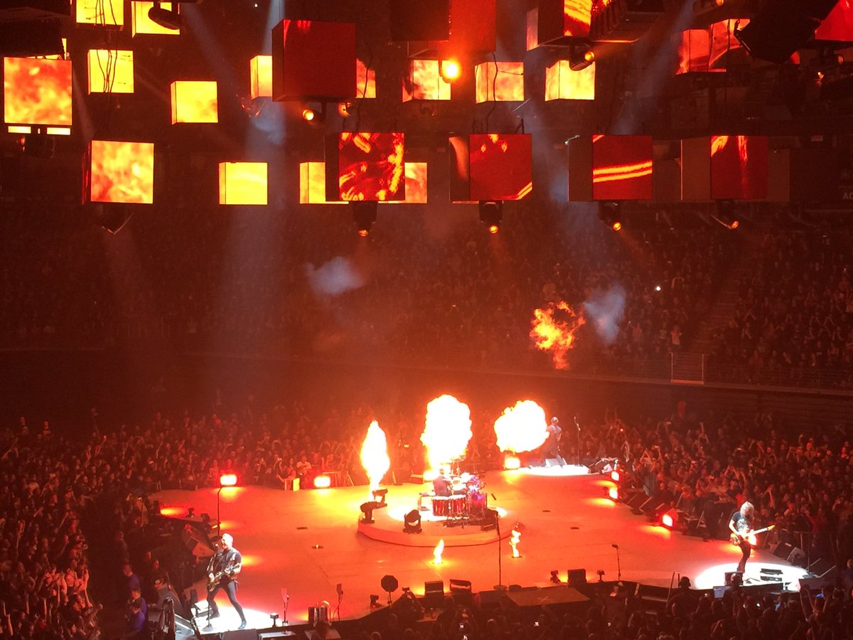 IamNYSports's tweet photo. Thank you so much @GlblCtzn @GlblCtznImpact @Hughcevans @larsulrich @KirkHammett @RobertTrujillo @Metallica I had a blast at #metinstatecollege 🙏🏻🎸🤘🏻#GlobalCitizen https://t.co/oMj4ugrQPC
