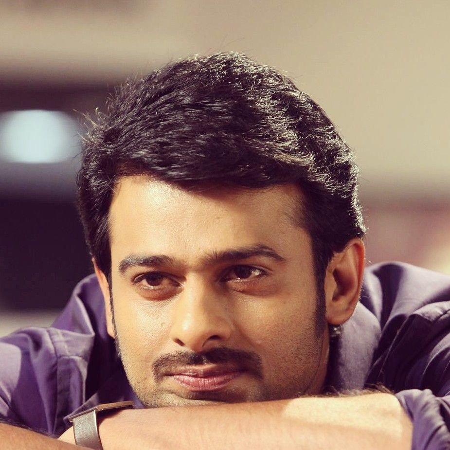 Prabhasavitha's tweet photo. Ninna monna leni santhoshala baani
Vintunnane mellaga eechota...
#Pranama
#Darling❤️
#HappyBirthdayPrabhas https://t.co/XYJSzl2ePD