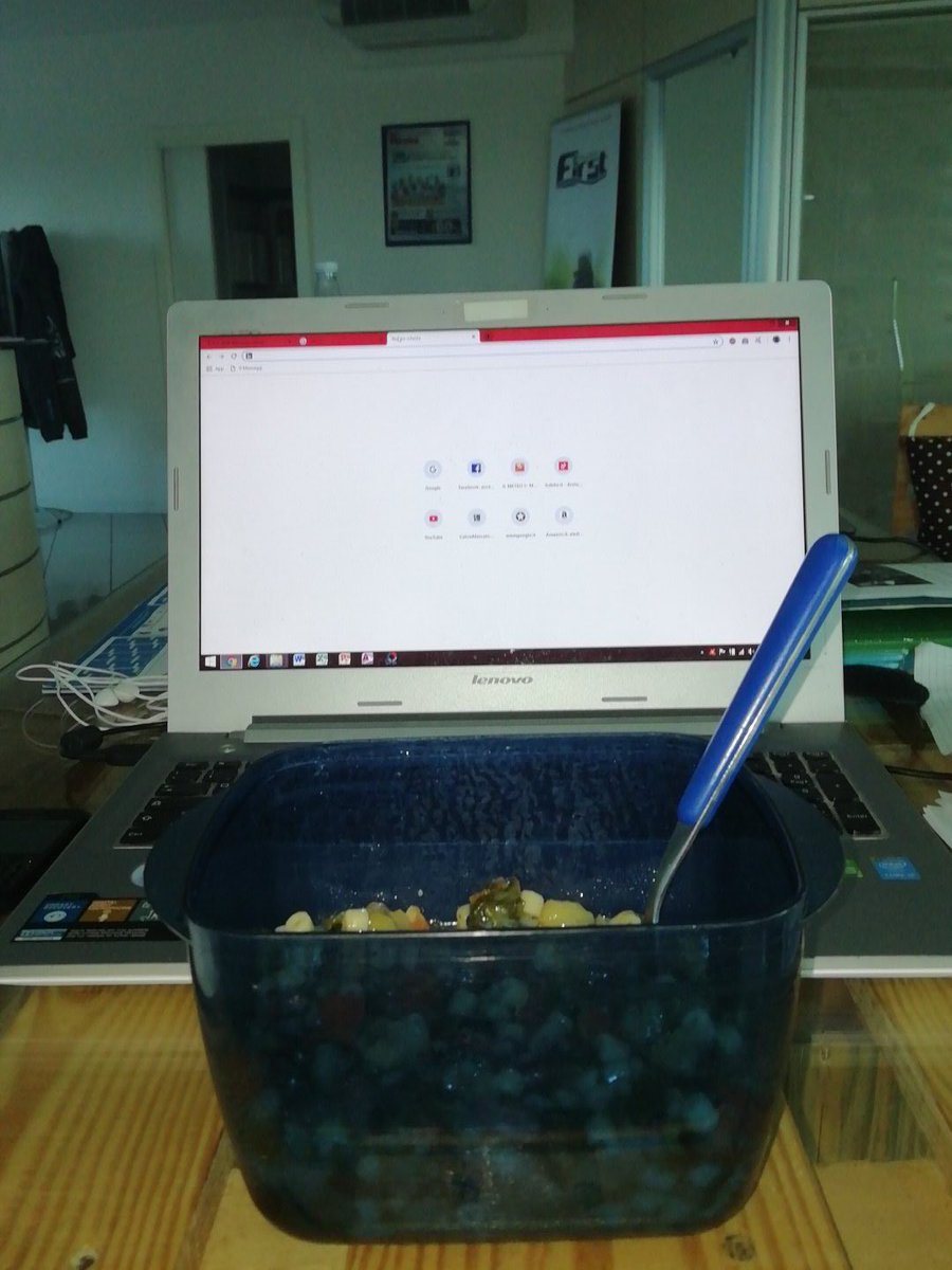 FIRSTanimazione's tweet photo. Quando I tuoi colleghi decidono di lasciarti da solo tra un minestrone (anche non amando le verdure) ed un curriculum😒
Quindi, la domanda sorge spontanea... 
Scartero' più verdure o cv? 🤔
#vitadaufficio #firstlife https://t.co/fKzLO7RHul