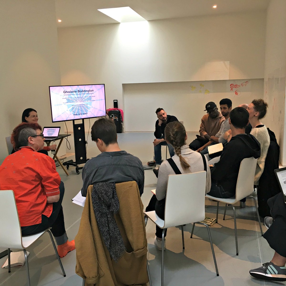 WayneMcGregor's tweet image. The #QuestLabNetwork residency at Studio @WayneMcGregor is in full swing! Today we&apos;ve had sessions on the role of entrepreneurship in the digital landscape, and the evolution of digital tech, lead by @GBoddington with @alexwhitley &amp;amp; @RenaudWiser. Next @BartlettUCL!