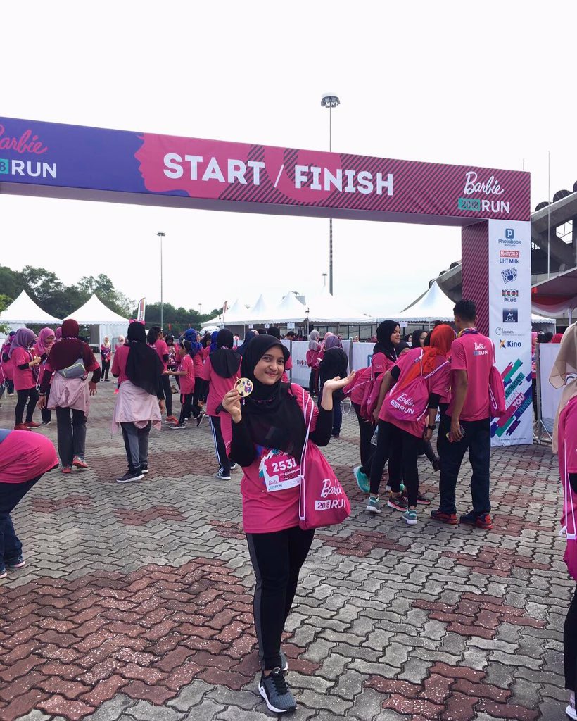 eyfalaaa's tweet photo. The cutest run ever i approve ✅ haha. #barbierun2018 https://t.co/rgip8rl9Sf
