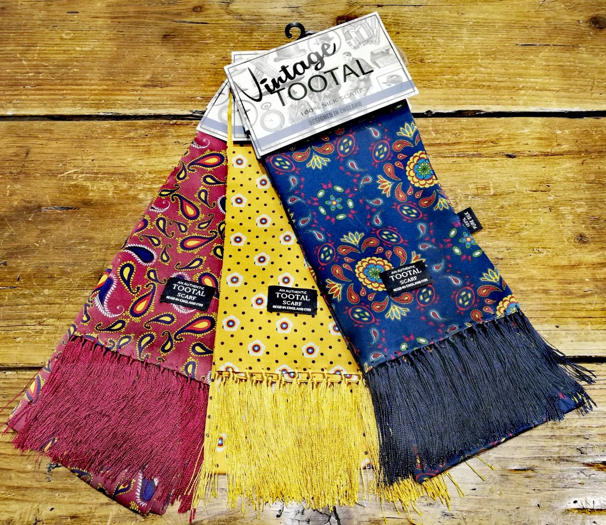eclectichound's tweet photo. Window edit. @tootalscarves #satin #silk #scarves #treatyourself  #gift #giftidea #giftsforhim #stockingstuffers #dandy #since1799 #eveningwear #newin  #winchester #independent #boutique #thesquare #shopindie #indiewinch #authentic #original #winteriscoming #onfleek #lookingsharp https://t.co/6UqrFpLr7r