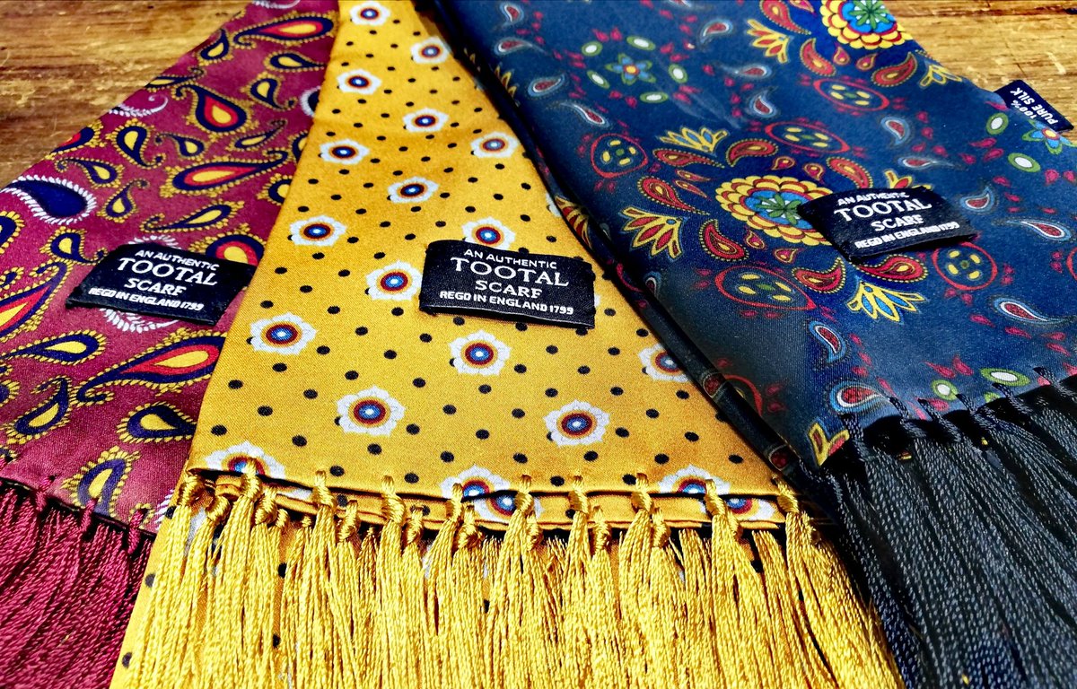 eclectichound's tweet photo. Window edit. @tootalscarves #satin #silk #scarves #treatyourself  #gift #giftidea #giftsforhim #stockingstuffers #dandy #since1799 #eveningwear #newin  #winchester #independent #boutique #thesquare #shopindie #indiewinch #authentic #original #winteriscoming #onfleek #lookingsharp https://t.co/6UqrFpLr7r