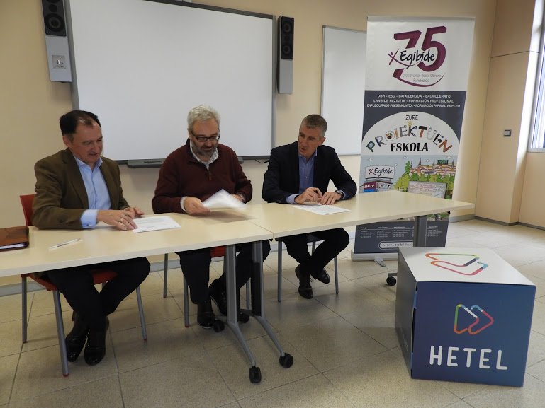 EGIBIDE's tweet photo. Firma del convenio con @WoltersKluwerEs que va a beneficiar a nuestro alumnado de #AdministraciónyFinanzas en su formación #FP #CiclosFormativos Tras el acto protocolario, visita por nuestras instalaciones #Abantean https://t.co/v0IwoqBKQf