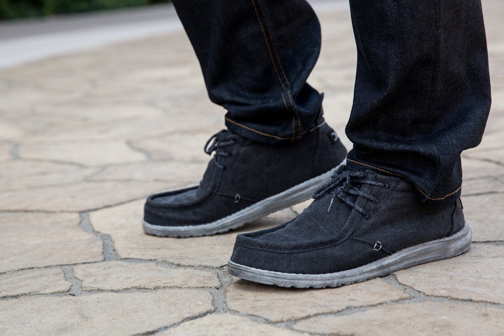 DudeShoesUK's tweet photo. Boot it in - step into the autumnal weather this season with the Conrad Chukka Boots #heydudeshoes #winterboot #mensboot #relaxedstyle #kickback #living https://t.co/EDx9p8jCiu